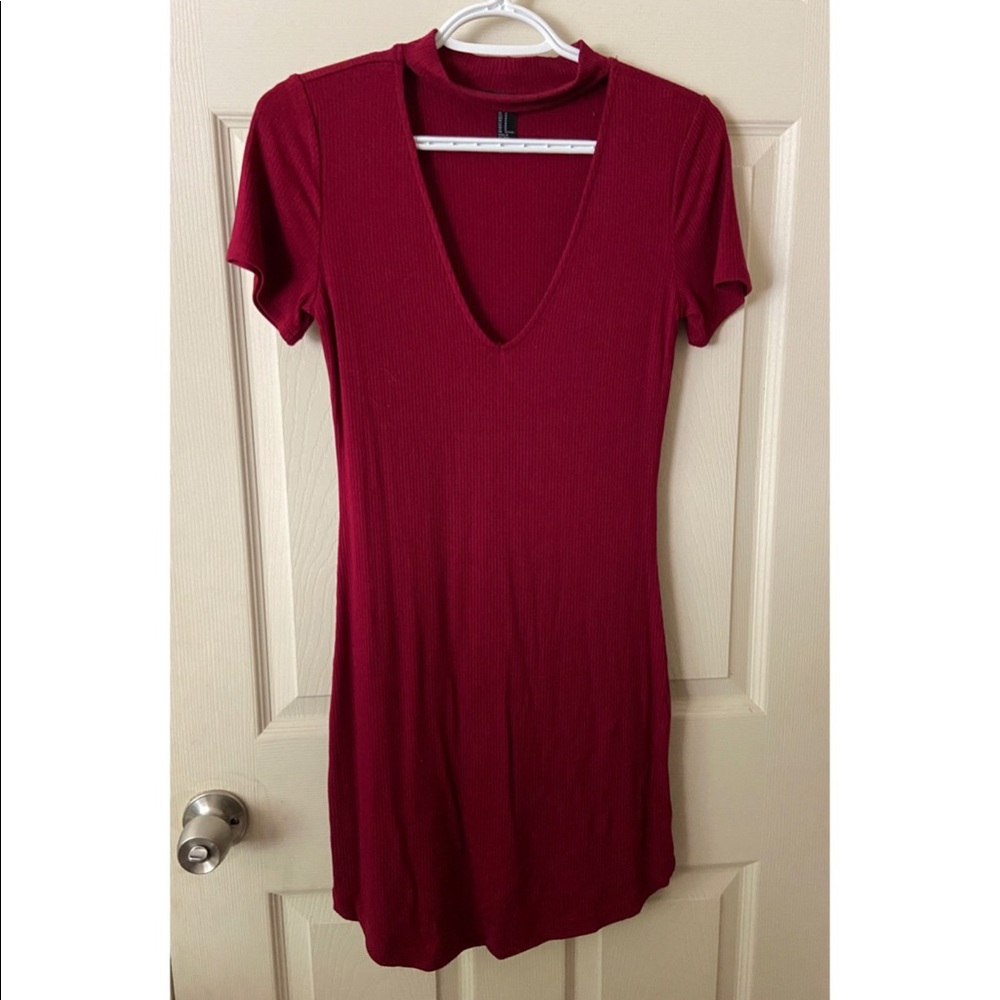 Bodycon burgundy dress